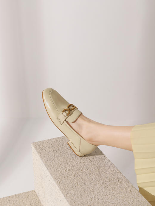 IUIUSECOND 舒软羊皮革通勤乐福鞋女 商品图3