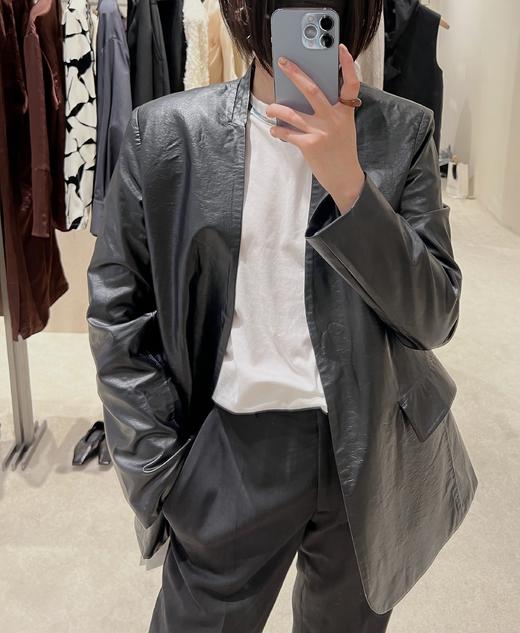 HIDEMI 黑色褶皱做旧感环保皮V领西装 商品图3