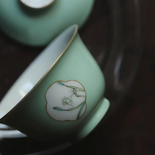 忘言造物月边影茶碗绿地粉彩水仙花开窗描金陶瓷盖碗手绘 容量120ml 口径8.8cm 高7.8cm 商品图1