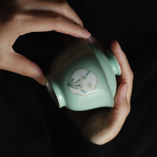 忘言造物月边影茶碗绿地粉彩水仙花开窗描金陶瓷盖碗手绘 容量120ml 口径8.8cm 高7.8cm 商品图5