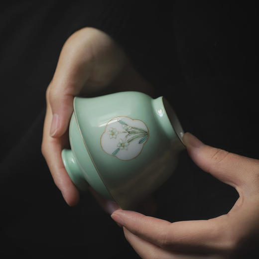 忘言造物月边影茶碗绿地粉彩水仙花开窗描金陶瓷盖碗手绘 容量120ml 口径8.8cm 高7.8cm 商品图7
