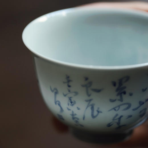 忘言 手绘青花 四季良辰 诗文二才盖碗 容量120ml 口径8.3cm 高7.8cm 碗身书：黄花红树，春不知秋；白雪青松，冬亦胜夏。春夏园林，秋冬山谷；一心无累，四季良辰。 商品图7