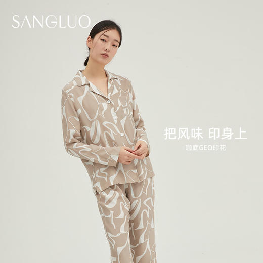 SANGLUO情侣家居服咖底GEO印花真丝睡衣套装女 商品图2