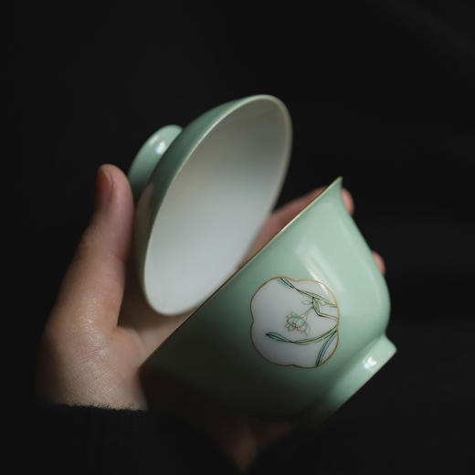 忘言造物月边影茶碗绿地粉彩水仙花开窗描金陶瓷盖碗手绘 容量120ml 口径8.8cm 高7.8cm 商品图8