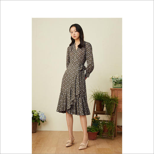 YINER音儿2022春季新款时尚印花蝴蝶飘带V领连衣裙8c32105220 商品图3