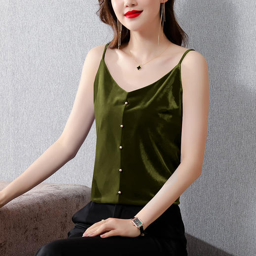 KQL-A83N8133新款时尚气质百搭细肩带双V领丝绒吊带背心 商品图1