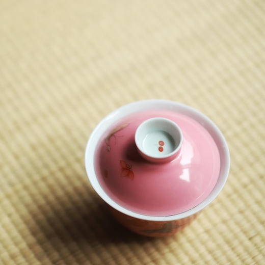 景德镇云木在蝶恋花桃红釉粉彩盖碗泡茶碗手绘蝴蝶 容量120ml 口径8.3cm 高7.4cm 商品图4