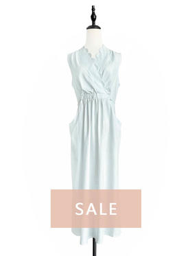 TYNVIE 波浪纹领口大插袋无袖连衣裙-浅蓝色