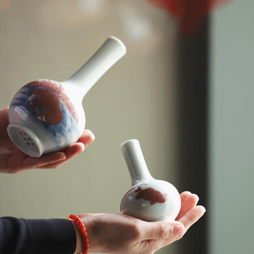 景德镇忘言造物新年手绘青花釉里红壬寅虎年大吉小花瓶赏瓶摆件 口径2.5cm 高16.3cm 腹径8.5cm 商品图1