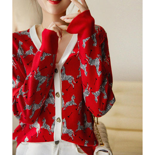 2022新款减龄针织衫女开衫V领显瘦毛衣外套  YYM8505 商品图2