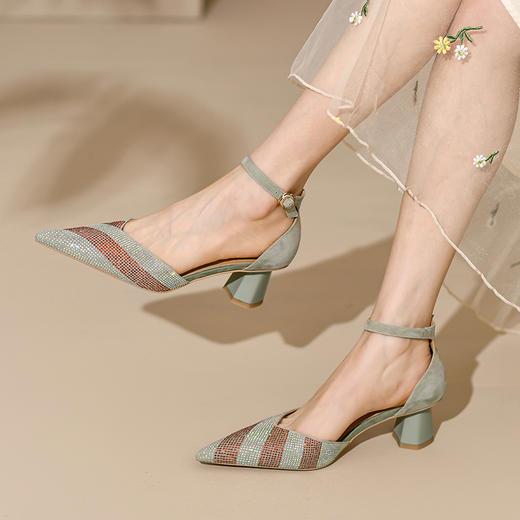 时尚休闲，羊皮拼色细跟包头凉鞋尖头一字带水钻单鞋QS-21623 商品图7