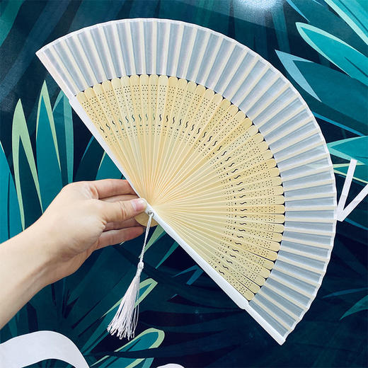 扇子古风网红霸气黑色真丝款孔雀折扇发条件家黑色扇骨扇面扇子 商品图4