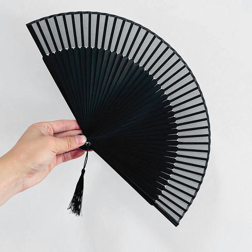 扇子古风网红霸气黑色真丝款孔雀折扇发条件家黑色扇骨扇面扇子 商品图0