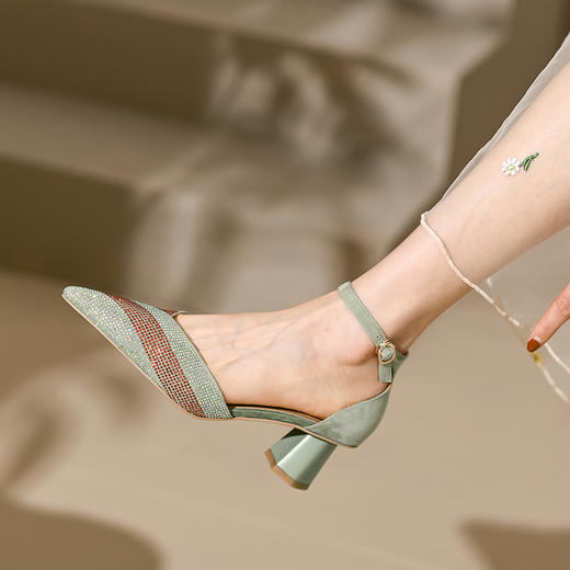 时尚休闲，羊皮拼色细跟包头凉鞋尖头一字带水钻单鞋QS-21623 商品图6