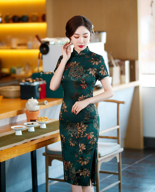 ZA82251新款优雅气质修身立领短袖中长款仿真丝印花旗袍 商品图2