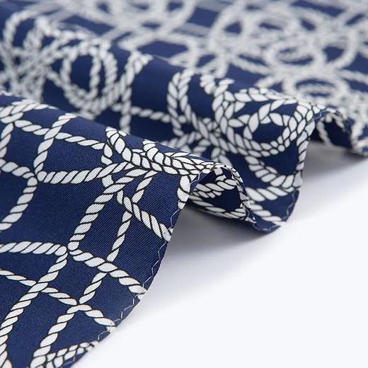 万事利-维多利亚-双面印花大斜巾-22cm*150cm 100%桑蚕丝 商品图4