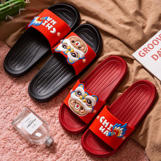 拖鞋夏女国潮卡通大红本命年外穿情侣学生宿舍洗澡防滑厚底凉拖鞋 商品图1