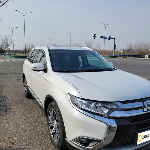 三菱 欧蓝德 2.0L 两驱荣耀版 5座 【长租-北京】 商品图2