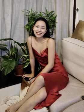 被问无数次红色真丝裙