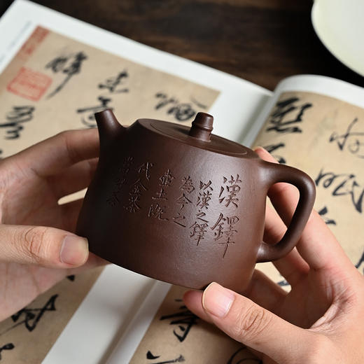 梵匠丨汉铎·玉成窑 原矿紫泥 宜兴紫砂壶 270cc 礼盒配手提袋配证书      商品图0