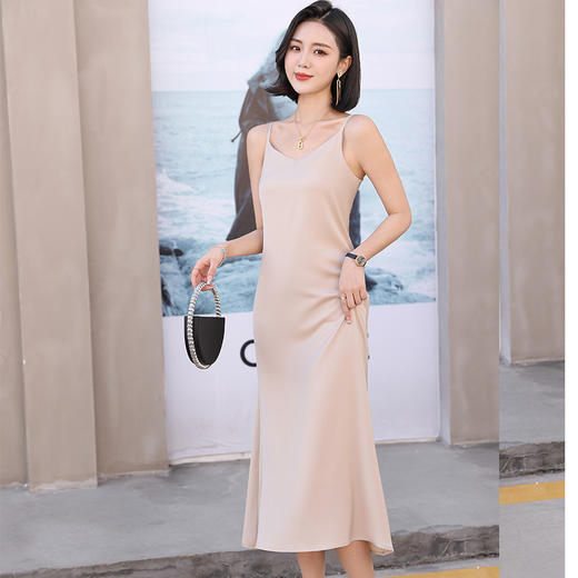 2022新款纯色成熟气质中长款显瘦吊带洋气打底女士连衣裙 MGG-XMYYQ-926 商品图3