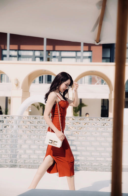 4616  “邂逅”抹胸吊带连衣裙
性感高级 乘风破浪的姐姐颈袖添香 商品图1