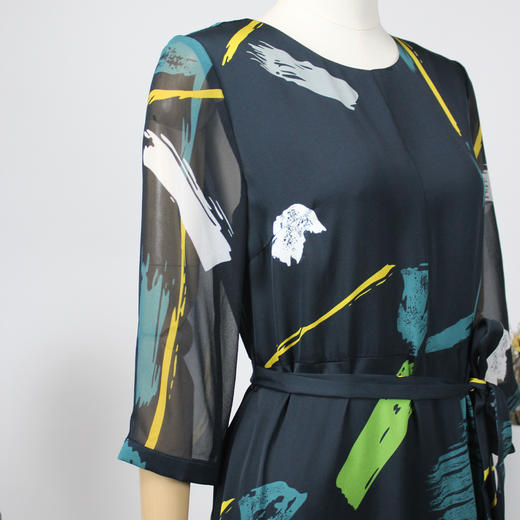 FOCALS福柯斯秋季桑蚕丝七分袖圆领修身印花连衣裙F2Y2X212GV 商品图3