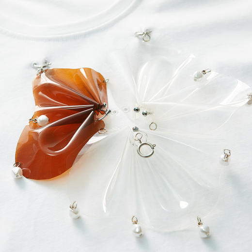 谜底2022春季新款时尚前卫PVC花朵宽松圆领短袖T恤女221MT0162 商品图3