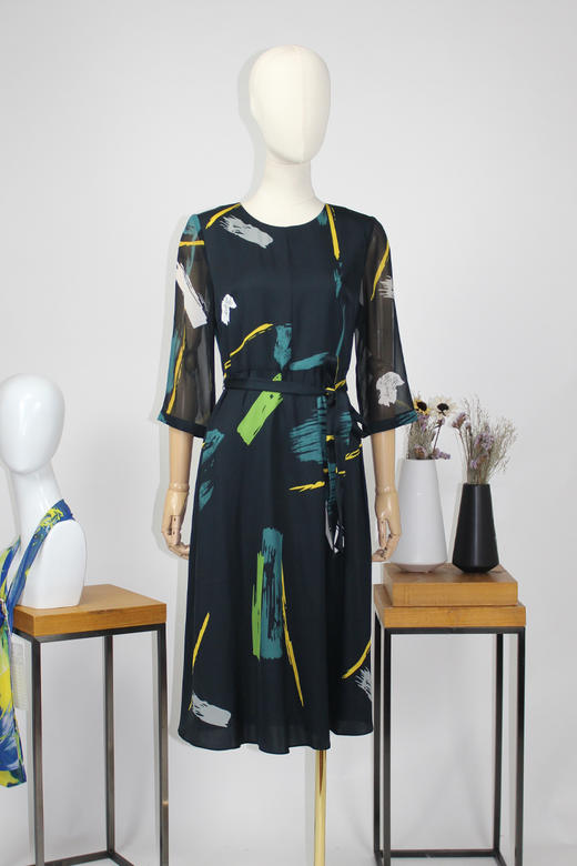 FOCALS福柯斯秋季桑蚕丝七分袖圆领修身印花连衣裙F2Y2X212GV 商品图4