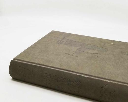 《远去的背影：云南民族记忆1949-2009》，仿皮面精装，大16开，397页，云南人民出版社2010年版，雅昌精印，定价380元，售价88元，非偏远地区包邮。品相9成左右 商品图3