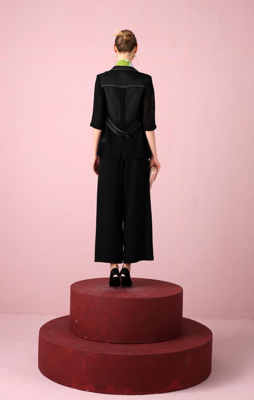 2A5215--漆黑色外套 商品图5