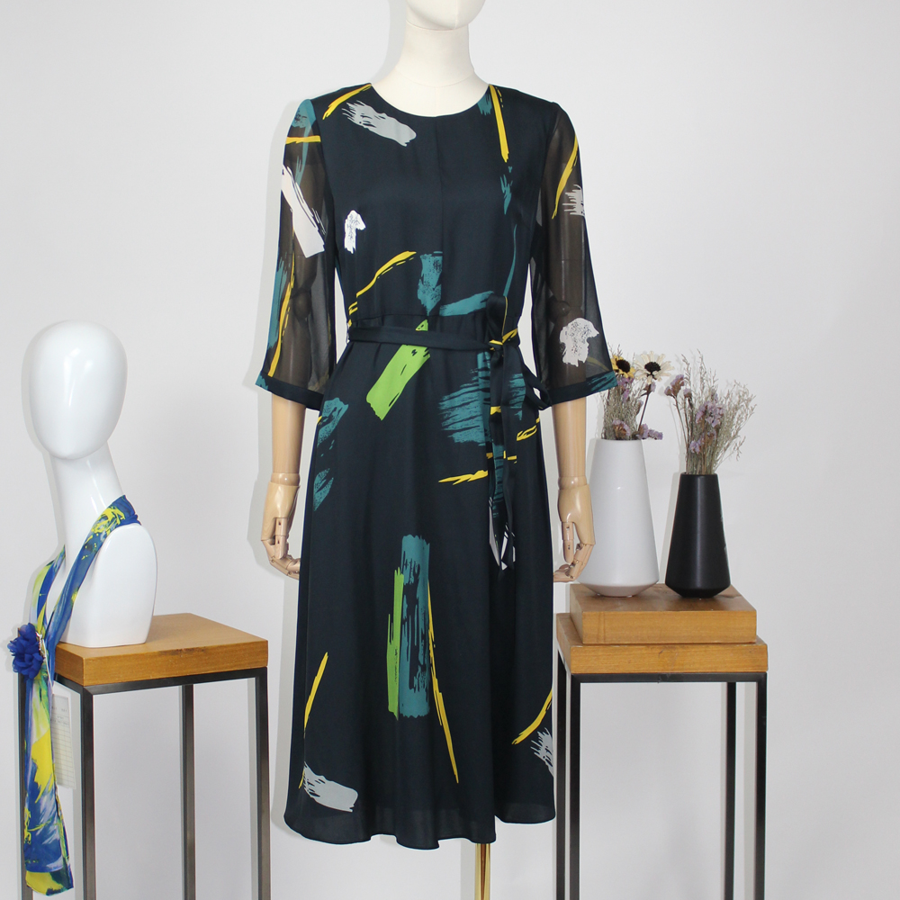 FOCALS福柯斯秋季桑蚕丝七分袖圆领修身印花连衣裙F2Y2X212GV