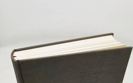 《远去的背影：云南民族记忆1949-2009》，仿皮面精装，大16开，397页，云南人民出版社2010年版，雅昌精印，定价380元，售价88元，非偏远地区包邮。品相9成左右 商品图2