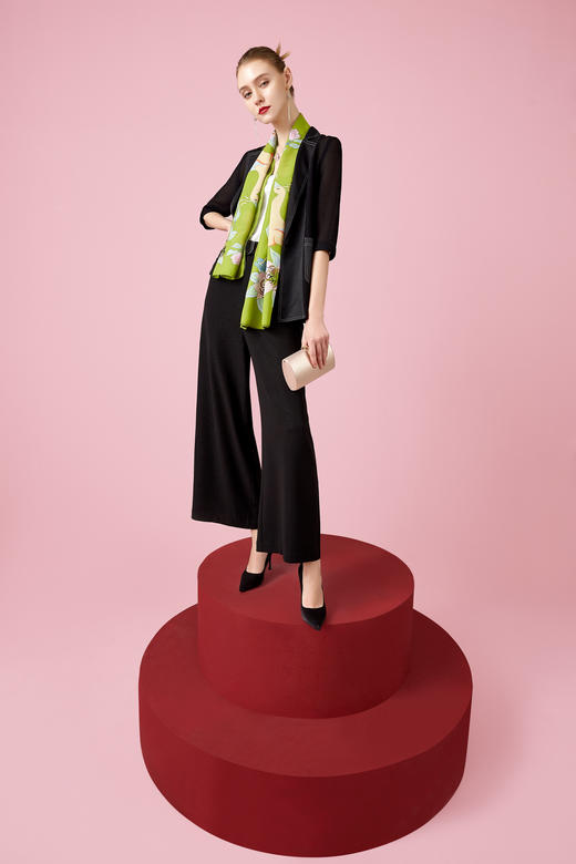 2A5215--漆黑色外套 商品图3