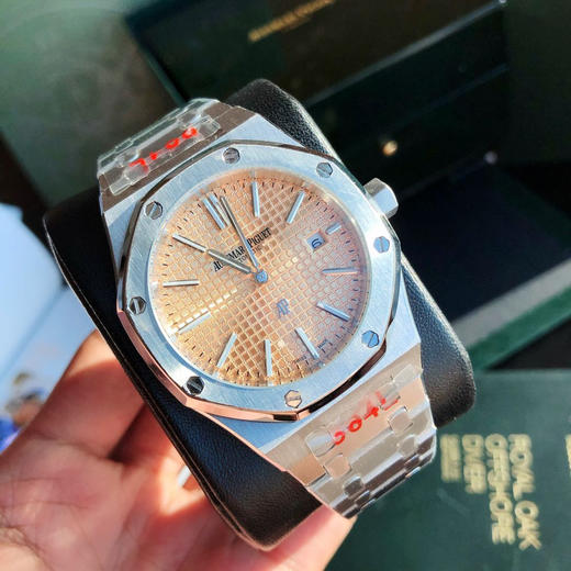 亲民版 爱彼皇家橡树系列AP15400
机芯：搭载进口西铁城 商品图1