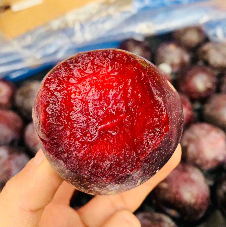 澳洲减肥李，女神必备，常吃可以减肥的水果，果肉呈红色，放软蜜甜无酸，特别好吃