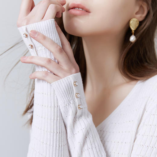 METTE22春新品女士针织衫长袖修身v领打底衫时尚镂空上衣套头毛衣 商品图2