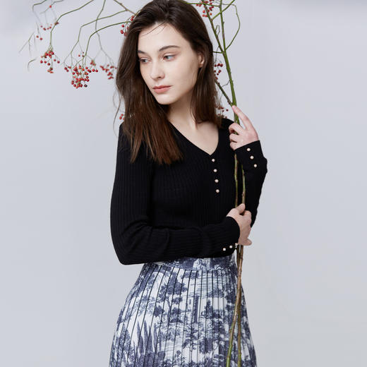 METTE22春新品女士针织衫长袖修身v领打底衫时尚镂空上衣套头毛衣 商品图1
