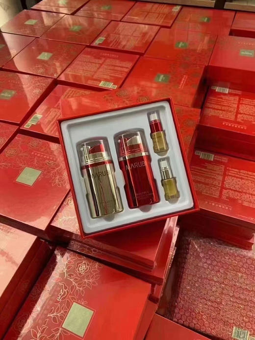 丸美眼部精华礼盒
丸美日夜眼霜套装抗皱去淡化细纹眼部精华 商品图5