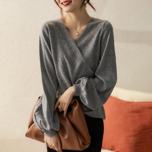 2022春装 交叉式结构美学 收腰显瘦V领针织衫 YYM6520-1 商品图2