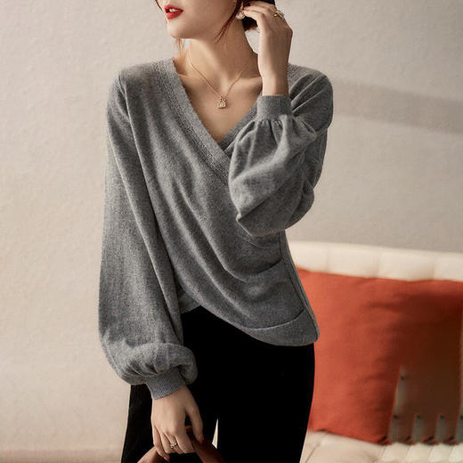 2022春装 交叉式结构美学 收腰显瘦V领针织衫 YYM6520-1 商品图1
