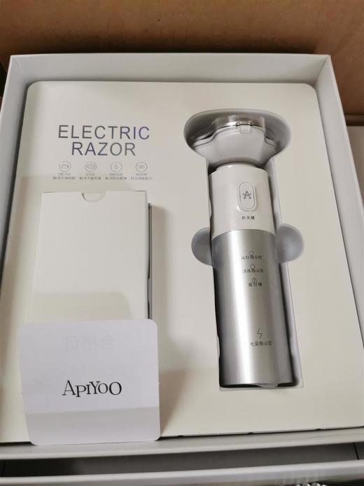 Apiyoo艾优新款可全身水洗干湿双用旋转三刀头长续航T7剃须刀JQR 商品图3
