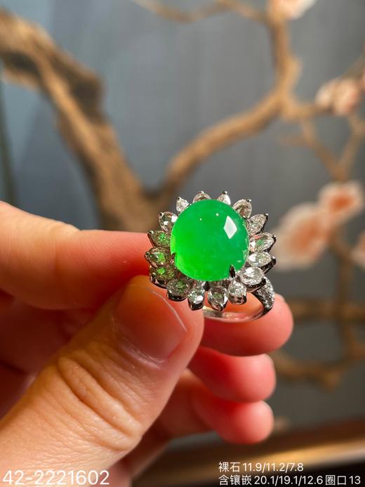 玻璃木纳艳绿蛋面戒指 【42-2221602】具体价格微信咨询 商品图1