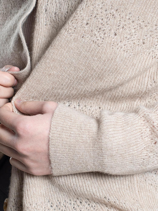 2022新款拉毛丝羊绒12针单股镂空提花针法V领开衫 商品图3