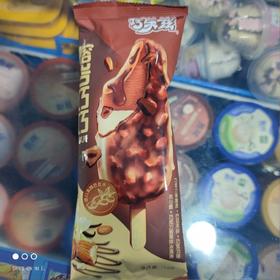 伊利巧乐兹熔岩巧克力冰激凌。