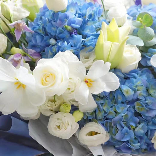 绅士风度 绣球玫瑰鲜花花束 商品图2