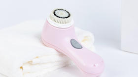 草木护肤 | 洗脸刷可以把油脂洗得更干净吗？