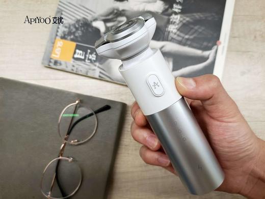 Apiyoo艾优新款可全身水洗干湿双用旋转三刀头长续航T7剃须刀JQR 商品图1