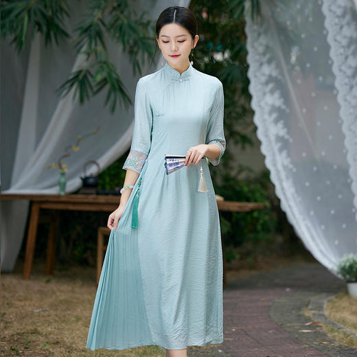 2022春夏新品国风时尚新款女士中式压褶奥黛旗袍枫庭刺绣连衣裙 LX21082 商品图4