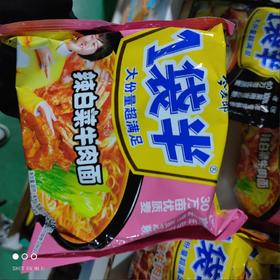今麦郎一袋半辣白菜牛肉面。
